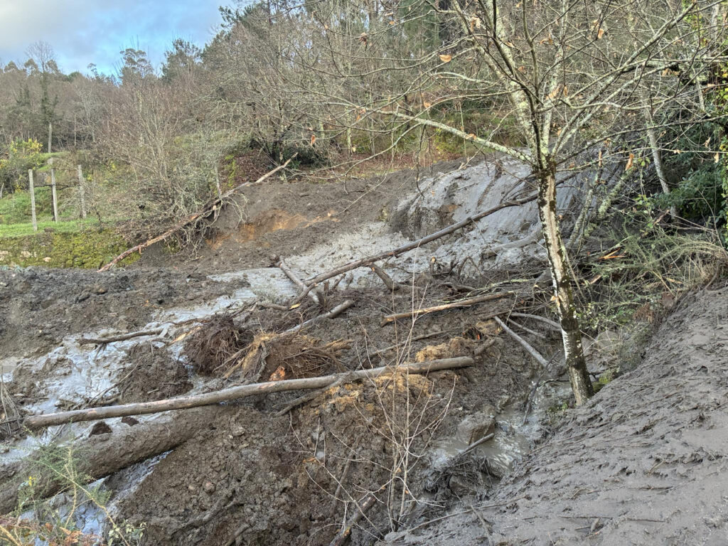 derrocada em crespos pousada em Braga via continua cortada EM591 2