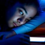 luz azul ecras telemoveis sono afeta saude mental
