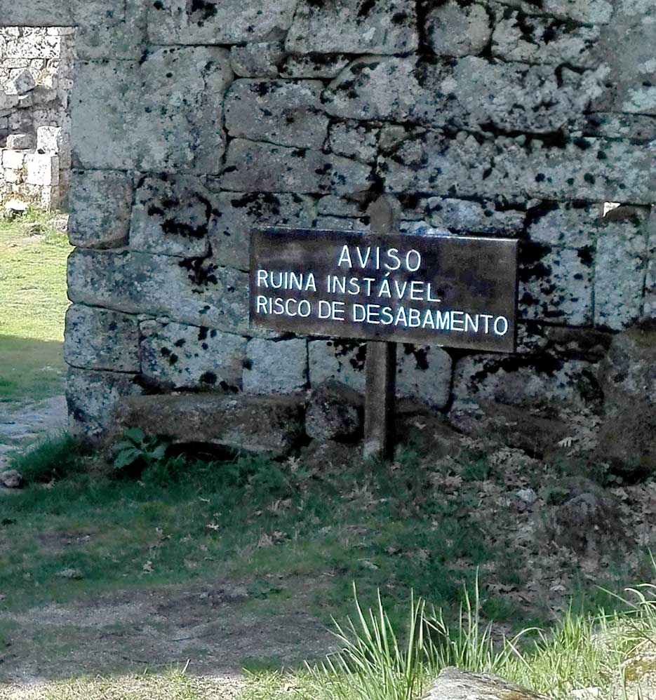 Mosteiro "Monumento Nacional" do século IX em risco de ruína: alertas para degradação avançada mosteiro pitoes da junias montalegre risco de ruina derrocada - 2