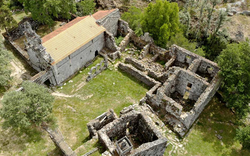 Mosteiro "Monumento Nacional" do século IX em risco de ruína: alertas para degradação avançada pitoes das junias montalegre risco de ruina