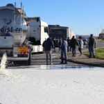 Agricultores galegos despejam de 15 mil litros de leite com origem portuguesa na Corunha