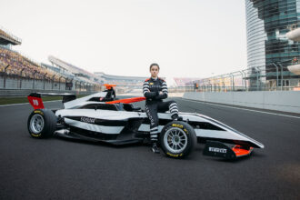 F1 ACADEMY Natalia Granada fecha grelha de 2026 com o apoio da SEPHORA