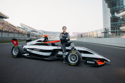 F1 ACADEMY Natalia Granada fecha grelha de 2026 com o apoio da SEPHORA