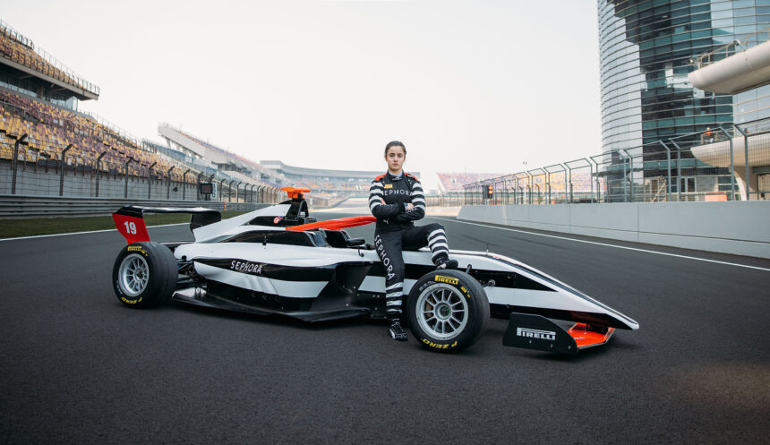 F1 ACADEMY Natalia Granada fecha grelha de 2026 com o apoio da SEPHORA