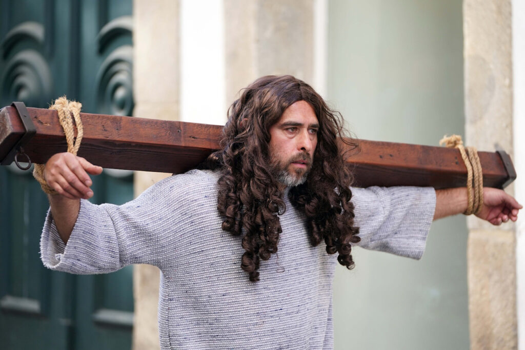 (fotos) Braga enche-se para a Semana Santa: milhares nas ruas e turistas rendidos à Procissão dos Passos Passos procissao braga turismo minho semana santa 16