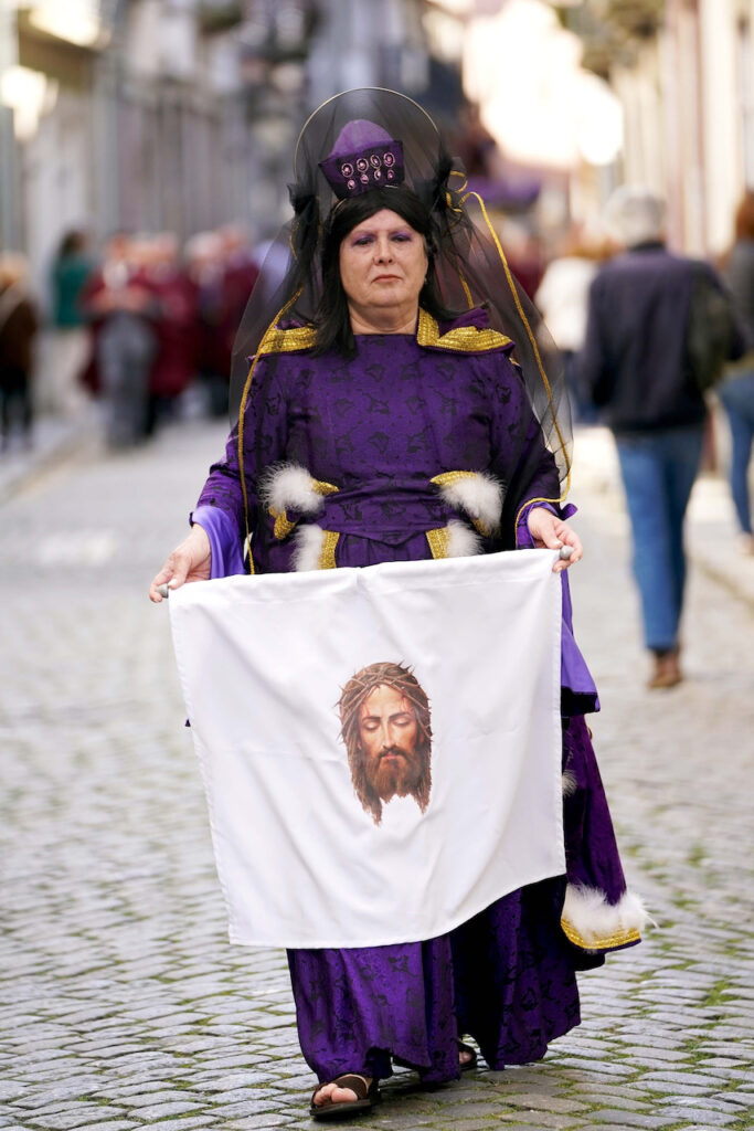 (fotos) Braga enche-se para a Semana Santa: milhares nas ruas e turistas rendidos à Procissão dos Passos Passos procissao braga turismo minho semana santa 17
