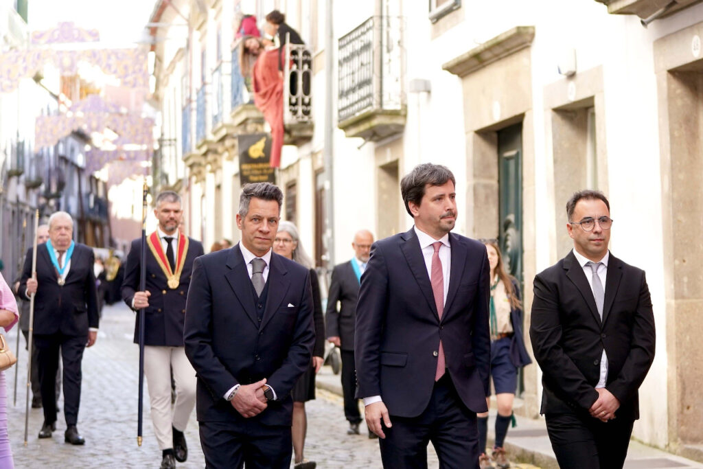(fotos) Braga enche-se para a Semana Santa: milhares nas ruas e turistas rendidos à Procissão dos Passos Passos procissao braga turismo minho semana santa 20