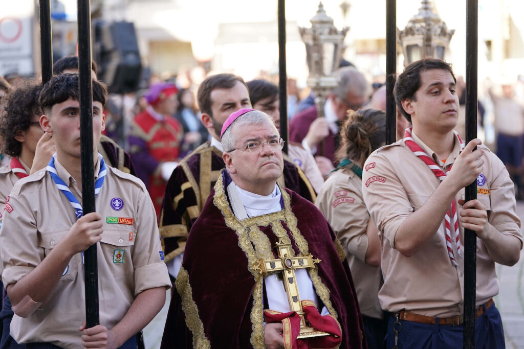 (fotos) Braga enche-se para a Semana Santa: milhares nas ruas e turistas rendidos à Procissão dos Passos Passos procissao braga turismo minho semana santa 25