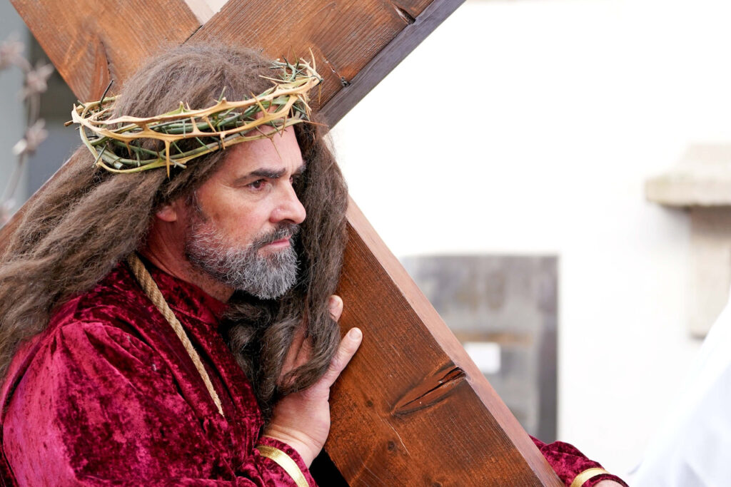 (fotos) Braga enche-se para a Semana Santa: milhares nas ruas e turistas rendidos à Procissão dos Passos Passos procissao braga turismo minho semana santa 39