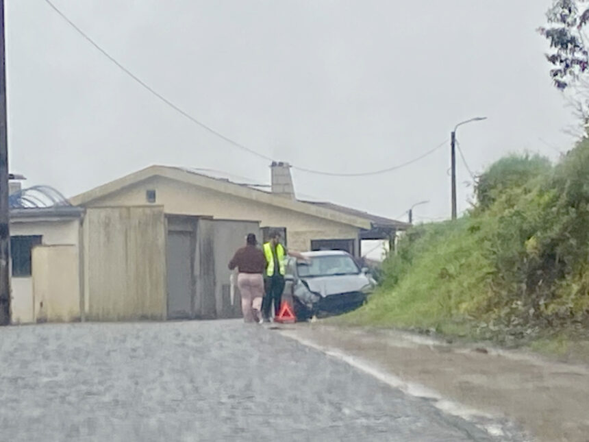 Braga: Dois feridos após despiste em Gondizalves acidente braga gondizalves ocorrencias - 1