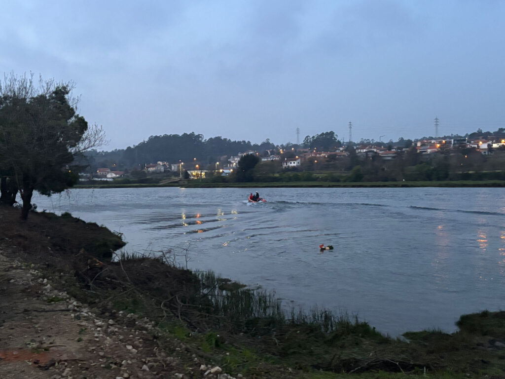 Esposende: Corpo em avançado estado de decomposição encontrado numa ínsua corpo no rio cavado em Esposende - 1