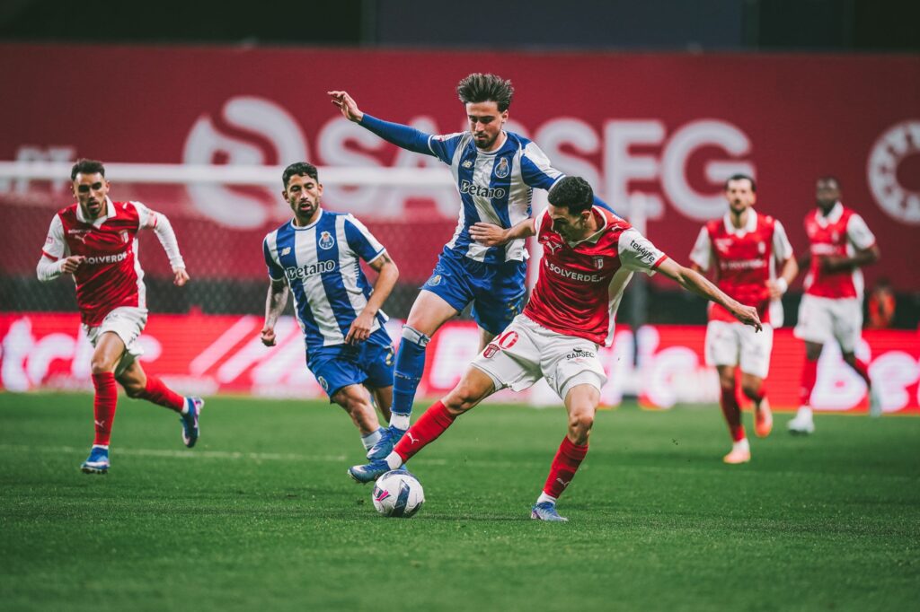 Futebol: SC Braga deixa fugir vantagem frente ao Porto (1-2) sc braga porto