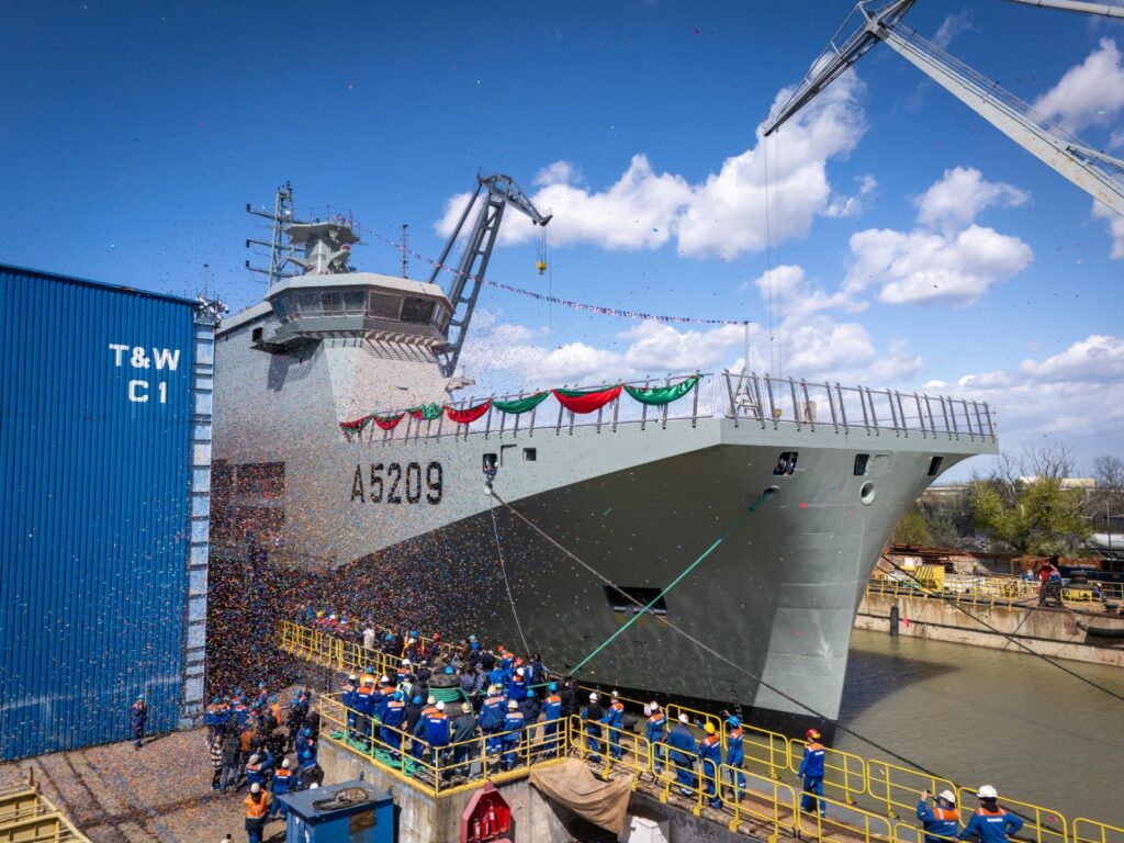 Cerimónia de flutuação do futuro NRP D. João II na Roménia porta dromes marinha portuguesa