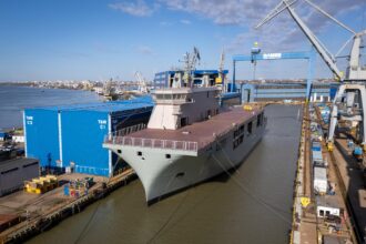 Cerimónia de flutuação do futuro NRP D. João II na Roménia porta dromes marinha portuguesa