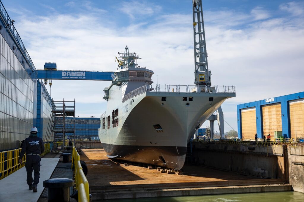 Cerimónia de flutuação do futuro NRP D. João II na Roménia porta dromes marinha portuguesa