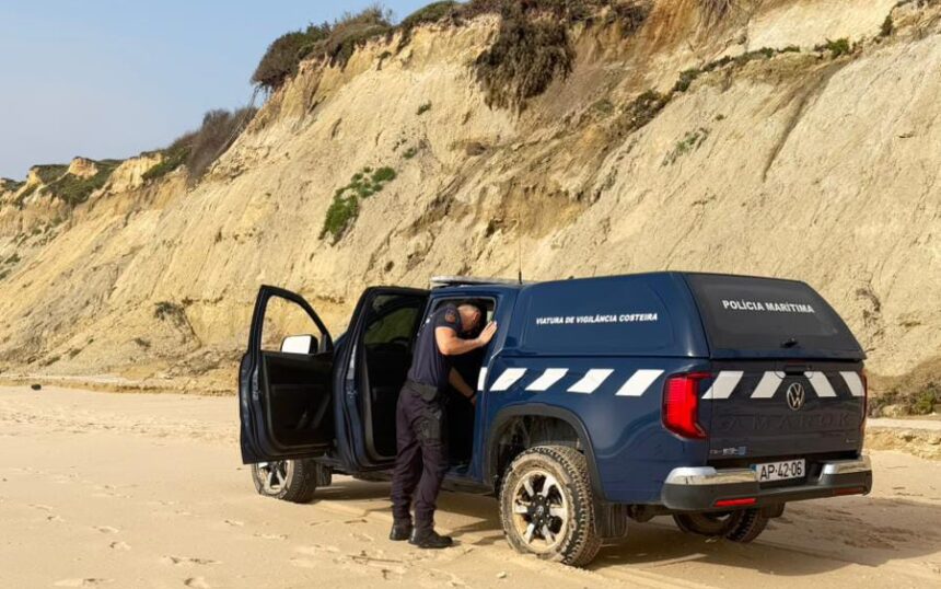 Sesimbra Encontrado corpo de jovem desaparecido na Costa da Caparica