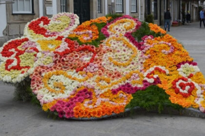 Viana 40 mil flores e esculturas gigantes dão vida ao Viana Florida