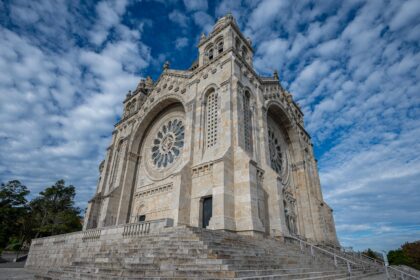 Viana Autarquia financia novas carrinhas para associações culturais do concelho