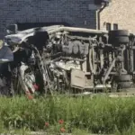 Colisão entre comboio e autocarro escolar na Bélgica faz quatro mortos Entre as vítimas mortais estão dois adolescentes.