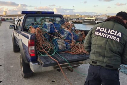 Peniche Policia Maritima apreende dezenas de armadilhas de pesca ilegais