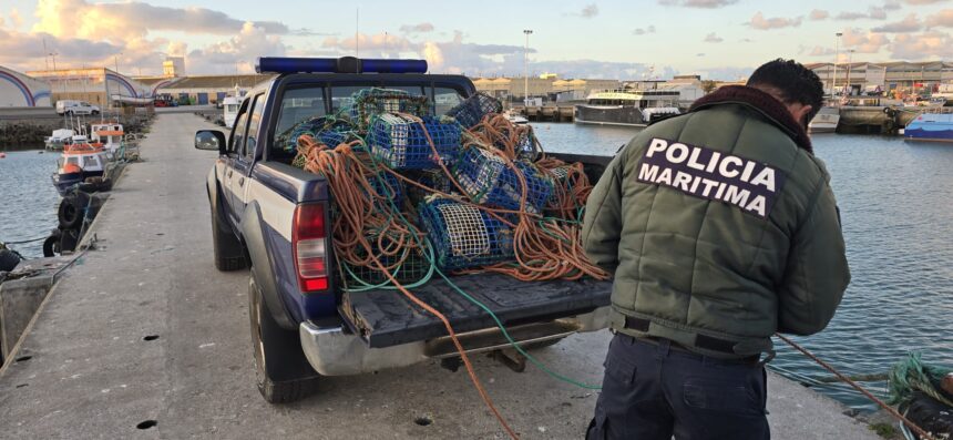 Peniche Policia Maritima apreende dezenas de armadilhas de pesca ilegais