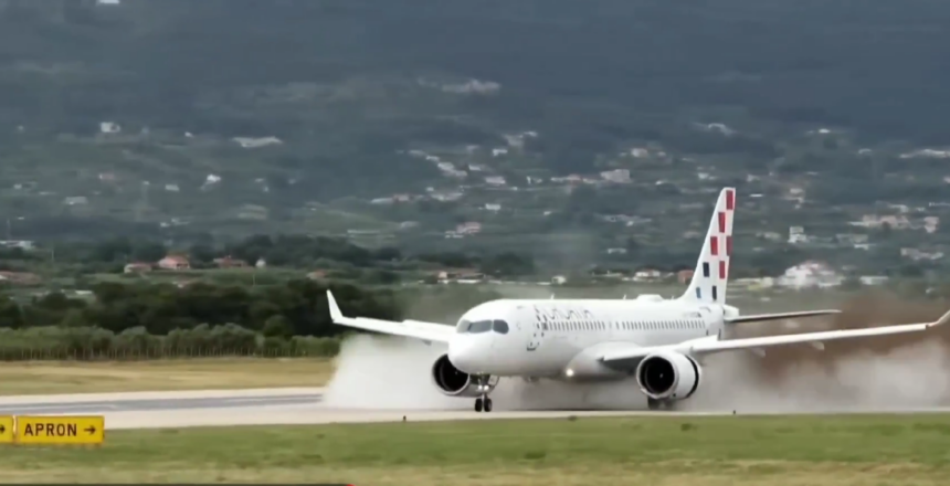 (Vídeo) Veja aqui o momento de tensão a bordo de avião na croácia Veja aqui momento de tensão a bordo de avião na croácia