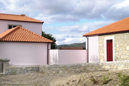 Viana Bispo de Viana na apresentação de livro em Paredes de Coura