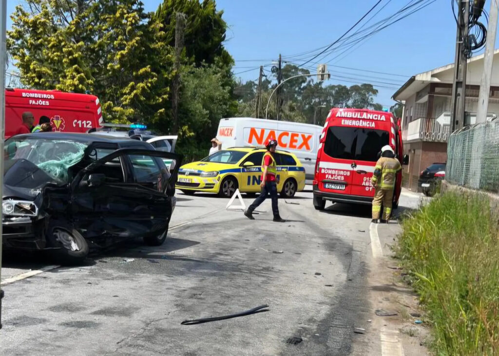 acidente em arouca - 2 grave en327