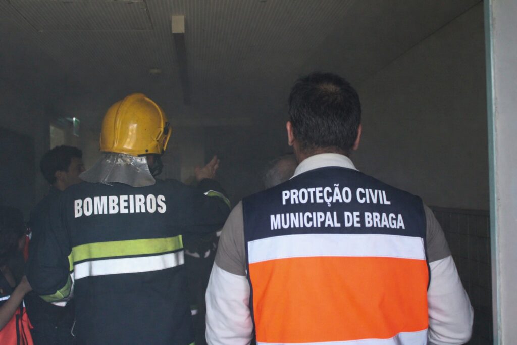fogo bombeiros braga 65