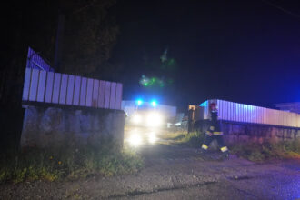 incendio detritos em apulia EN13 armazem - 17