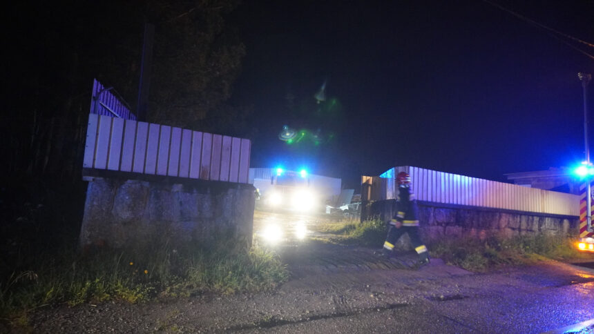 incendio detritos em apulia EN13 armazem - 17