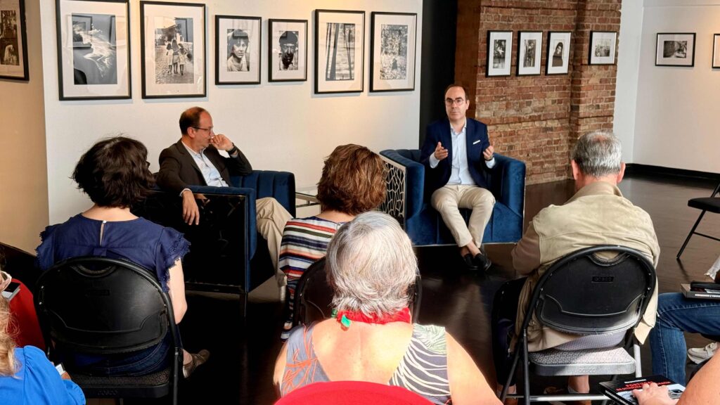 Historiador Daniel Bastos apresenta livro sobre a democracia portuguesa em Toronto 1 1