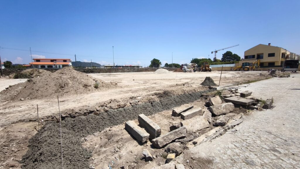 Esposende: Novo parque de estacionamento na Rua 25 de Abril terá 105 lugares 4 4