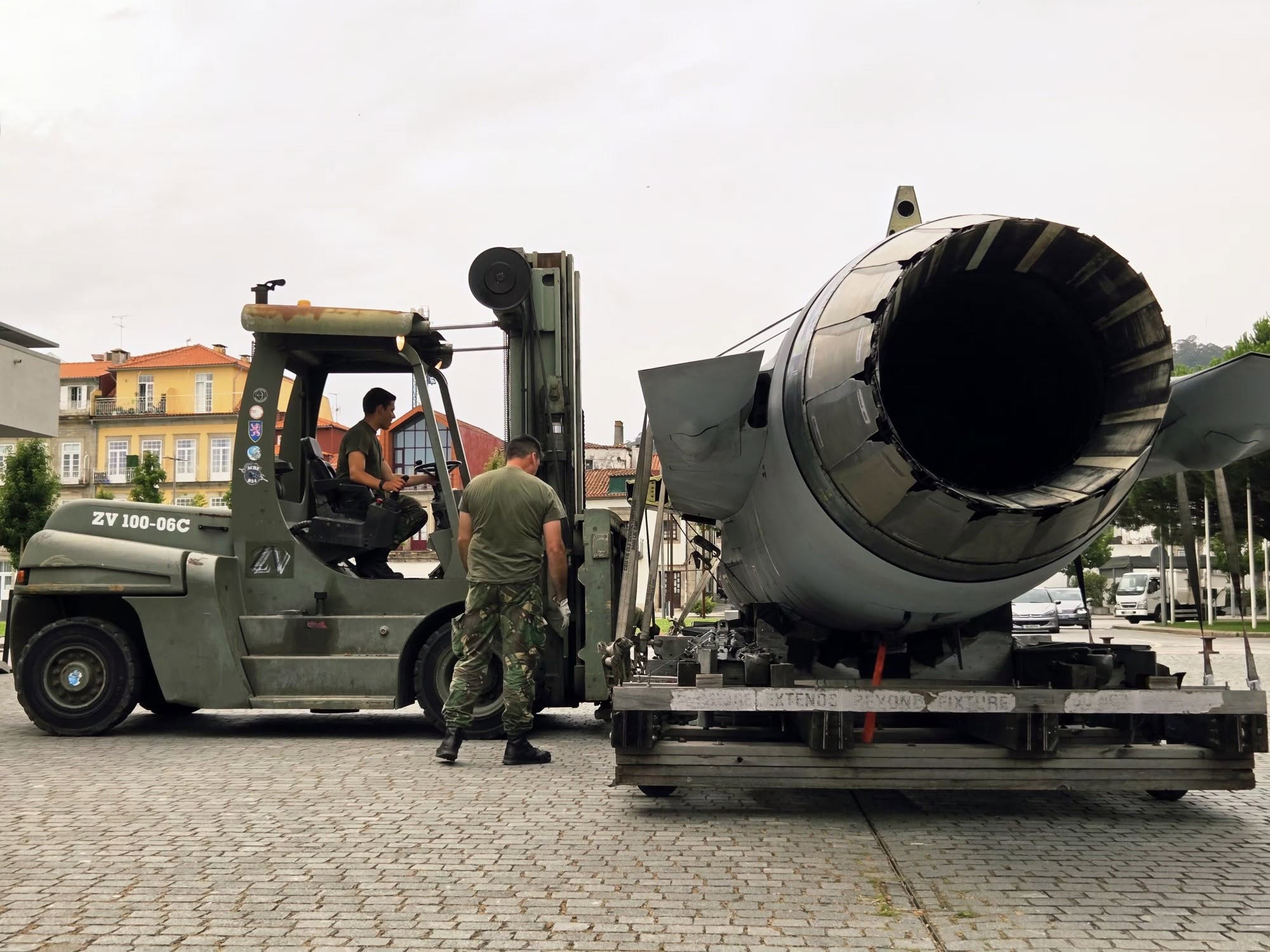 Viana: Caça F-16 já está instalado no centro da cidade para abrir os 74 anos da Força Aérea 730259069 1510848137744092 3971060648972505861 n