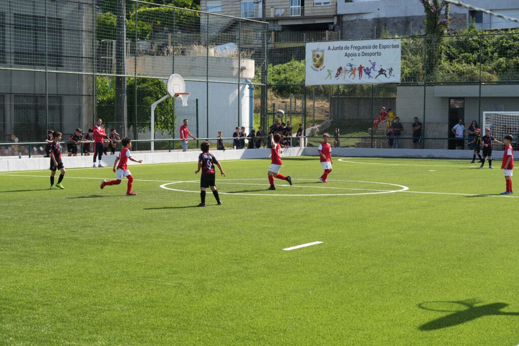 Braga: Novo relvado sintético no Polidesportivo de Esporões, num investimento de 30 mil euros AFS08868