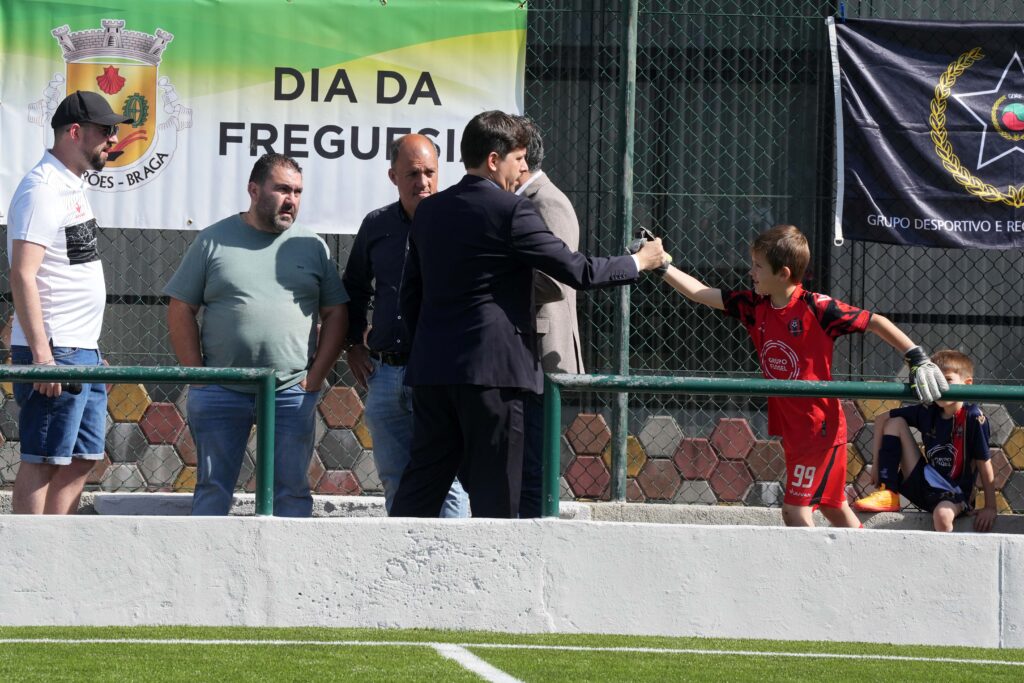 Braga: Novo relvado sintético no Polidesportivo de Esporões, num investimento de 30 mil euros AFS08955