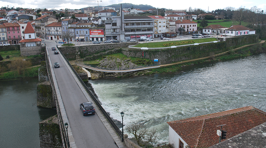 Barcelos Ponte Medieval encerra ao trânsito para obras de reparação no pavimento