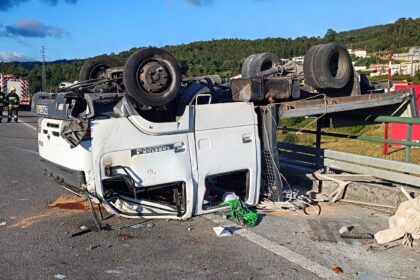 Braga Choque em cadeia entre carrinha e três carros faz dez feridos na Variante Sul