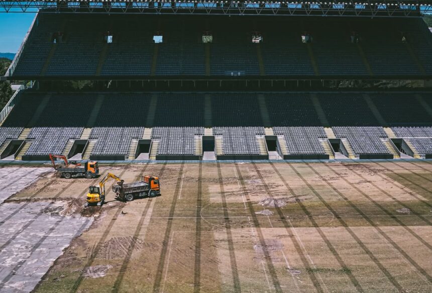 Braga: Estádio Municipal recebe obras para instalação inédita de relvado híbrido Braga Estádio Municipal recebe obras para instalação inédita de relvado híbrido