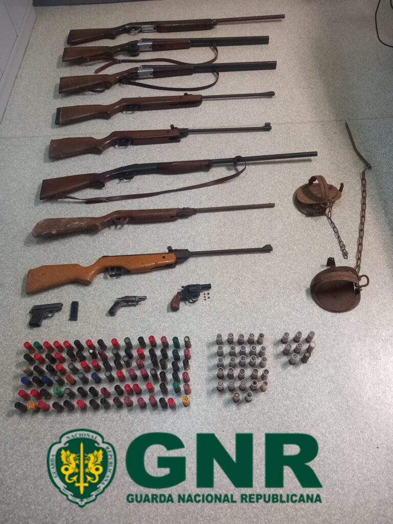 Cabeceiras de Basto: GNR apreende 11 armas a homem que ameaçou familiares por causa de heranças Cabeceiras de Basto GNR apreende 11 armas a homem que ameacou familiares por causa de herancas 1