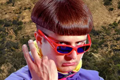 Cantor Oliver Tree morre em trágico acidente de helicóptero no Rio de Janeiro