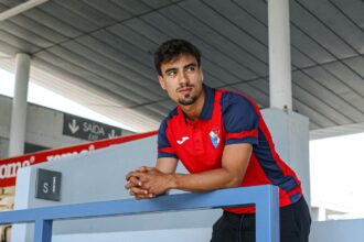 Futebol Gil Vicente FC segura três promessas da formação por mais duas épocas