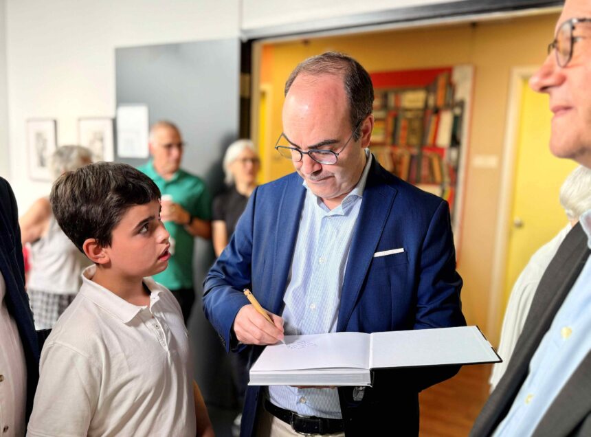 Historiador Daniel Bastos apresenta livro sobre a democracia portuguesa em Toronto Historiador Daniel Bastos apresenta livro sobre a democracia portuguesa em Toronto