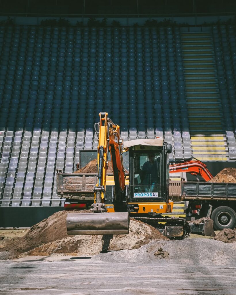 Braga: Estádio Municipal recebe obras para instalação inédita de relvado híbrido Iniciaram se as obras referentes a substituicao integral do relvado do Estadio Municipal de Brag 2