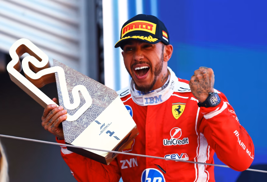 Lewis Hamilton vence em Barcelona e conquista primeira vitoria historica com a Ferrari