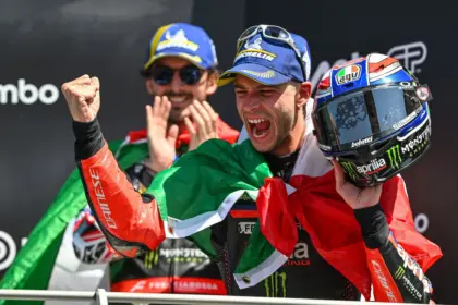 MotoGP Marco Bezzecchi vence em Mugello e lidera dobradinha histórica da Aprilia no GP de Itália