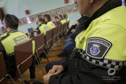 Póvoa de Varzim Polícia Municipal trava homem que ameaçava transeuntes com arma branca