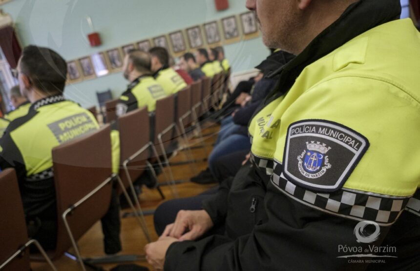 Póvoa de Varzim: Polícia Municipal trava homem que ameaçava transeuntes com arma branca Póvoa de Varzim Polícia Municipal trava homem que ameaçava transeuntes com arma branca