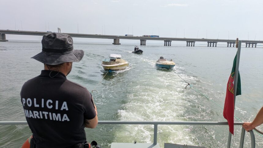 Rio Tejo Polícia Marítima apreende três barcos em caça à amêijoa ilegal