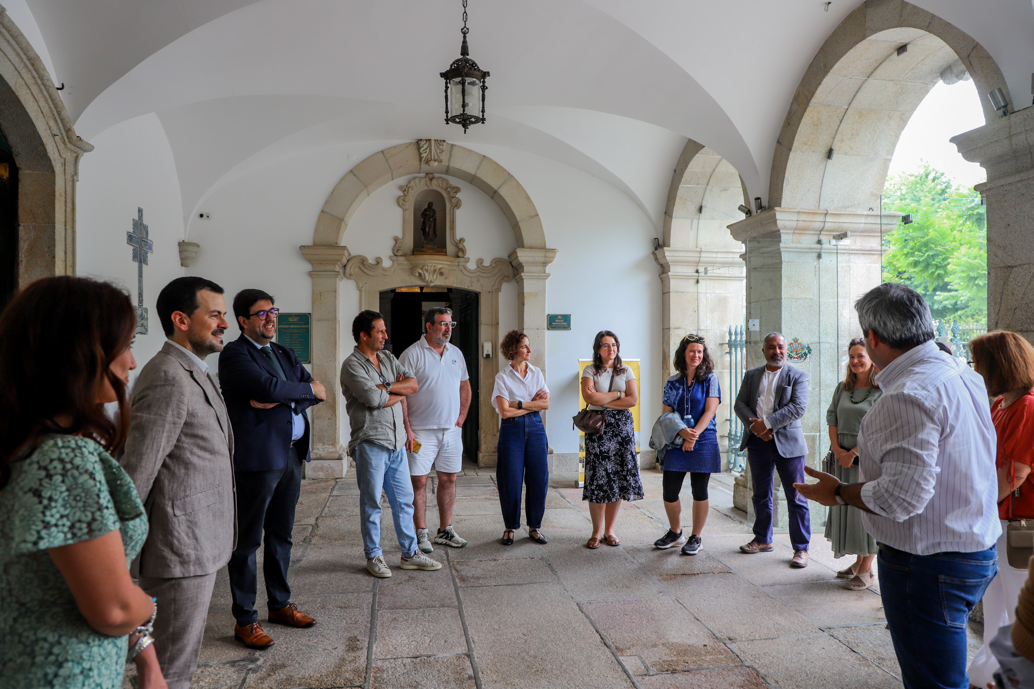 Barcelos: Comitiva internacional com arquivos de Espanha, Itália e Hungria visita o Arquivo Leonor SCMB Visita AL e NM 1
